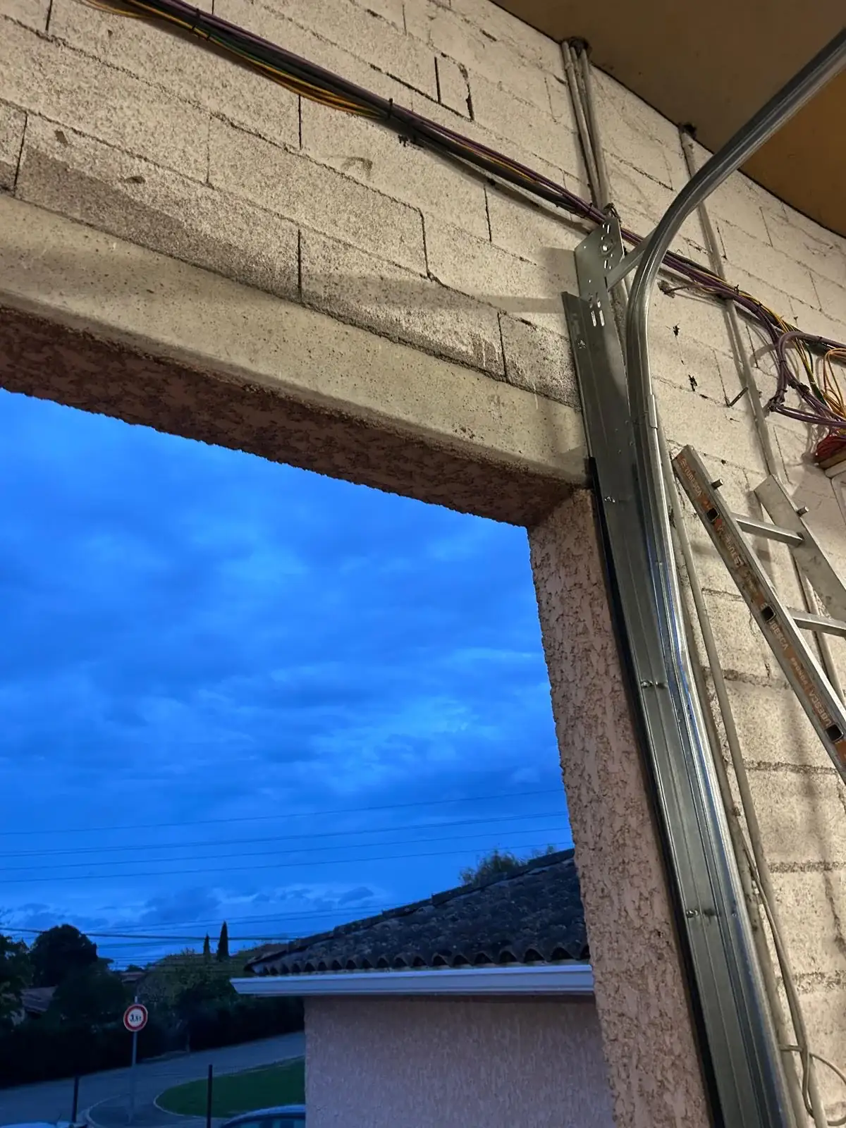 Installation porte sectionnelle à Montpellier